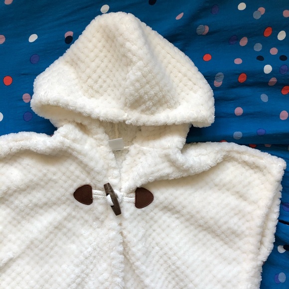 Cute Baby Soft Hooded Cape with Front Toggle Closure - Picture 3 of 7